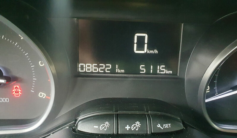 
								PEUGEOT 2008 1.5 DHI STYLE completo									