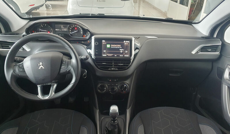 
								PEUGEOT 2008 1.5 DHI STYLE completo									