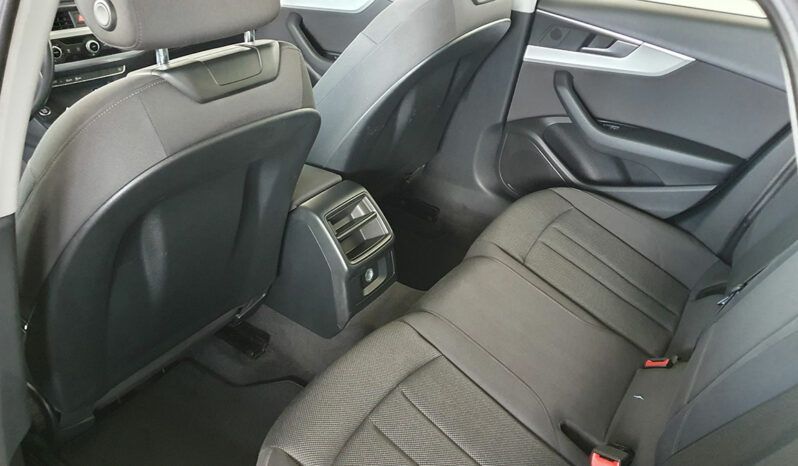 
								AUDI A4 2.0 TDI QUATTRO STRONIC completo									