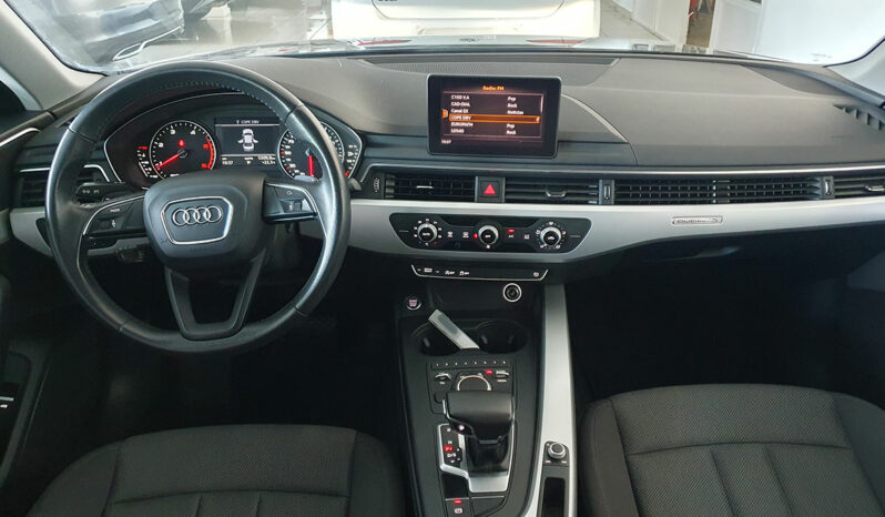 
								AUDI A4 2.0 TDI QUATTRO STRONIC completo									