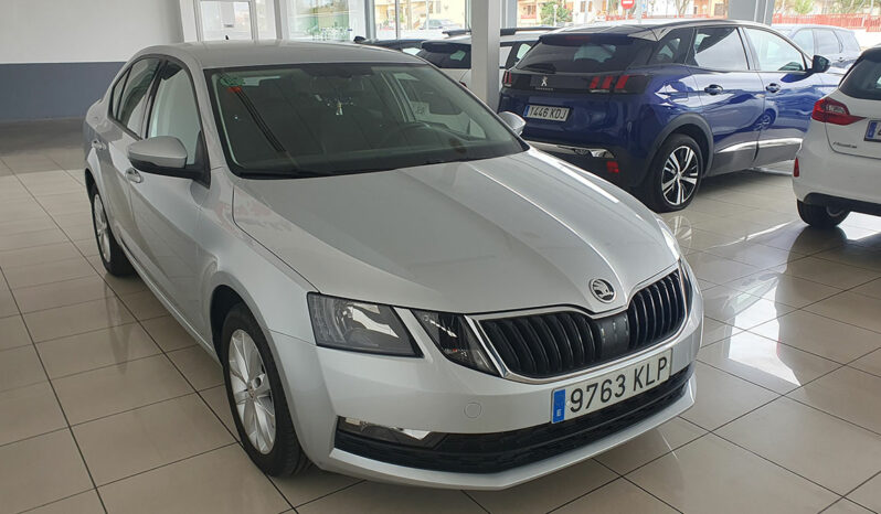 
								SKODA OCTAVIA 1. 6TDI AMBITION completo									