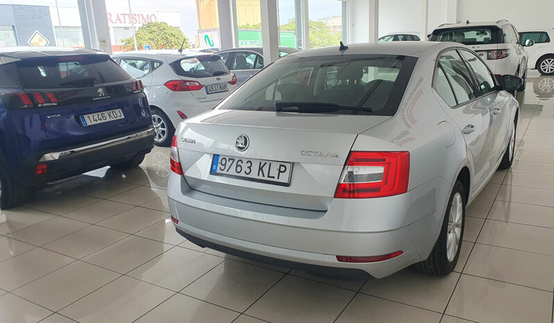 
								SKODA OCTAVIA 1. 6TDI AMBITION completo									