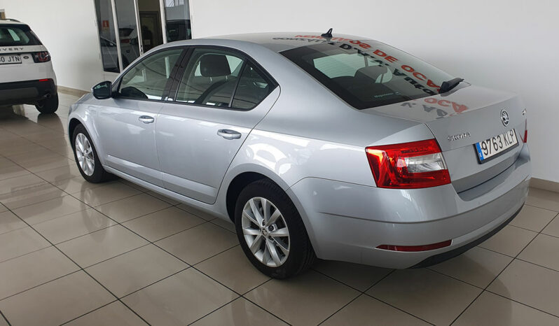 
								SKODA OCTAVIA 1. 6TDI AMBITION completo									