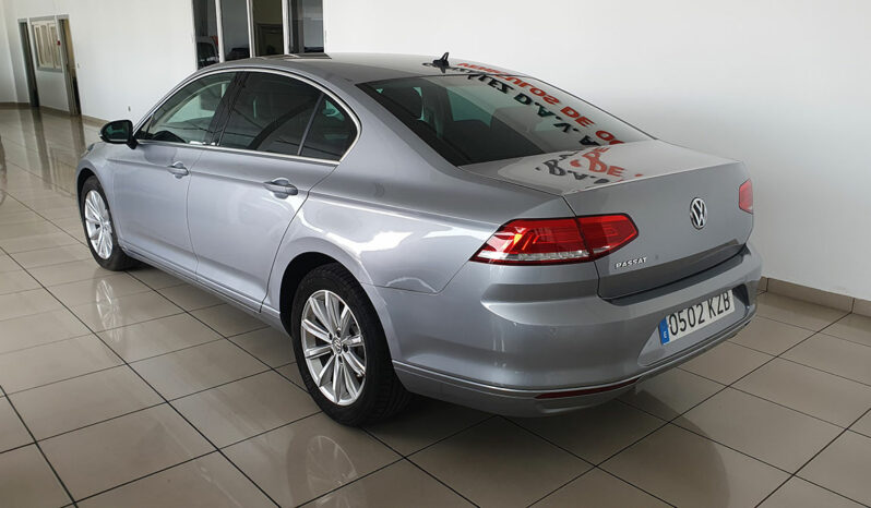 
								VOLKSWAGEN PASSAT 2.0 TDI ADVANCE completo									