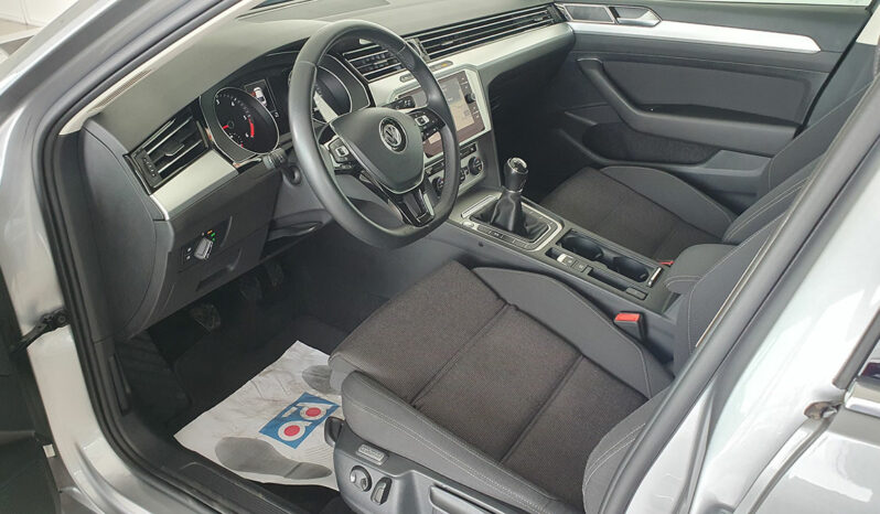 
								VOLKSWAGEN PASSAT 2.0 TDI ADVANCE completo									