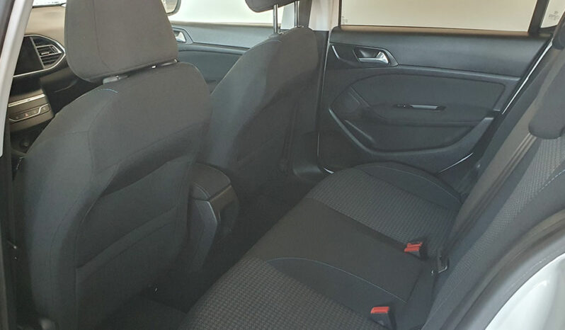 
								PEUGEOT 308 1.5 DHI STYLE completo									