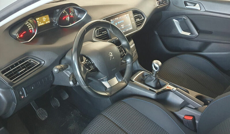 
								PEUGEOT 308 1.5 DHI STYLE completo									