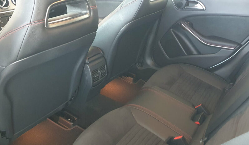 
								MERCEDES GLA 200 CDI completo									