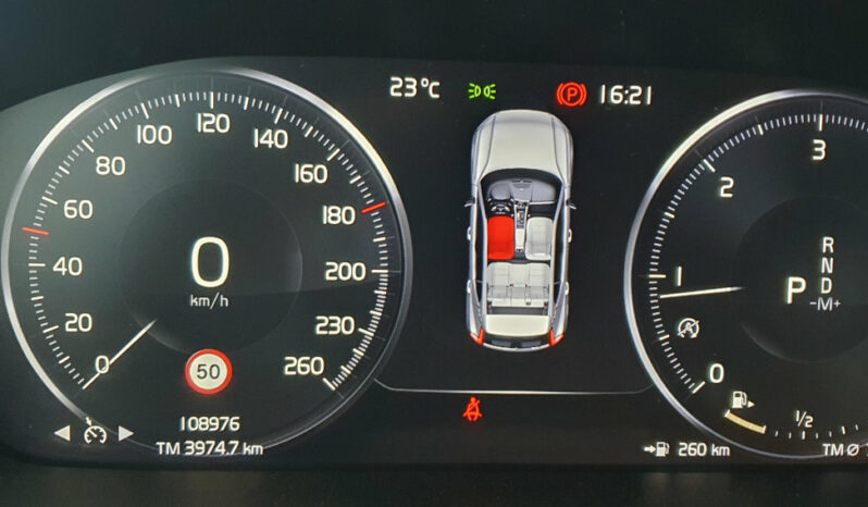 
								VOLVO XC40 2.0 D3 completo									