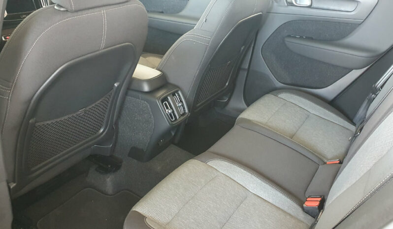 
								VOLVO XC40 2.0 D3 completo									