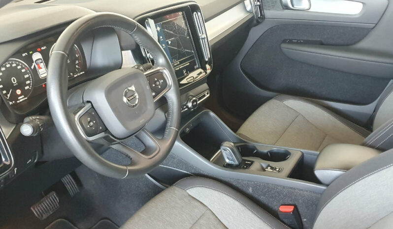
								VOLVO XC40 2.0 D3 completo									