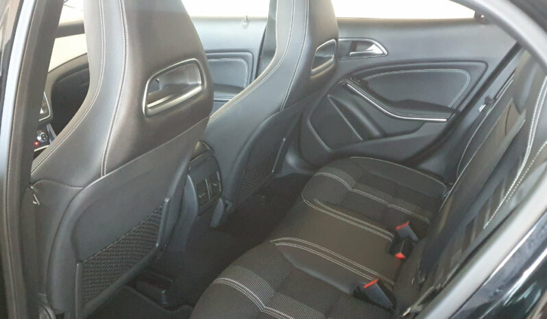 
								MERCEDES GLA 200 CDI completo									