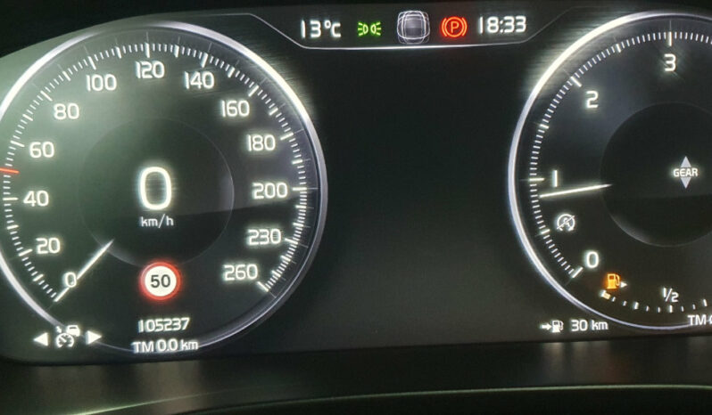 
								VOLVO XC40 2.0 D3 150CV BUSINESS completo									