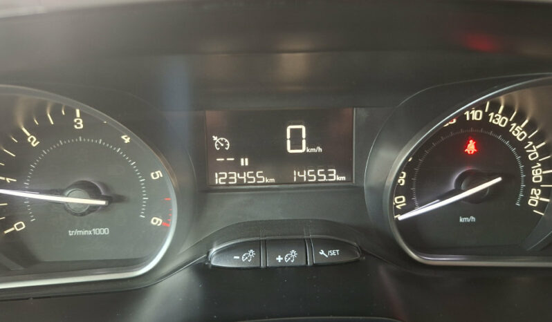 
								PEUGEOT 2008 1.5HDI SIGNATURE 100CV completo									