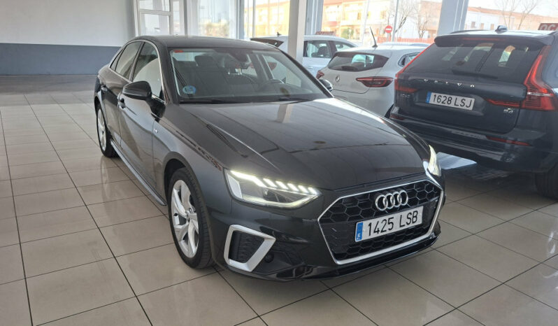 
								AUDI A4 S LINE 35TDI 163CV STRONIC completo									